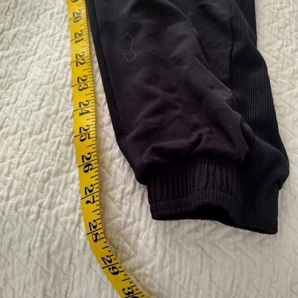 ATHLETA Lined Jogger in Black Camo Sz 4 - Picture 10 of 10